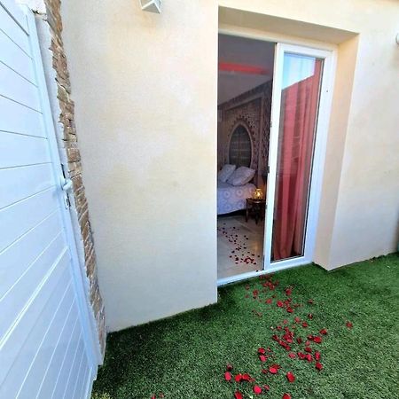 Suite Jaccuzzi En Camargue Port-Saint-Louis-du-Rhône Buitenkant foto