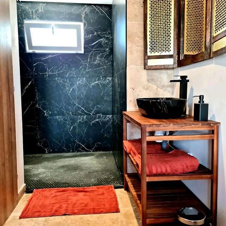 Suite Jaccuzzi En Camargue Port-Saint-Louis-du-Rhône Buitenkant foto