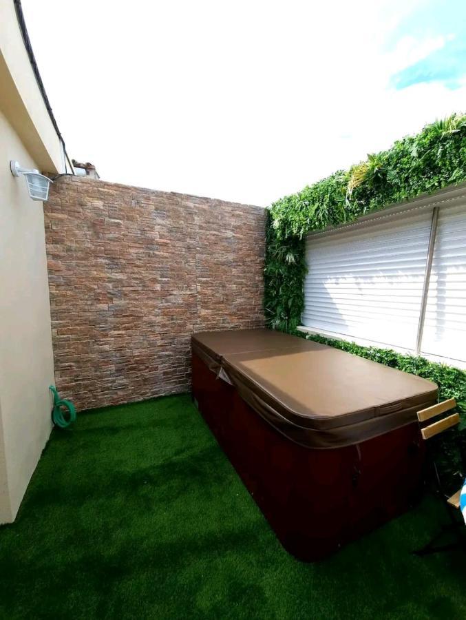 Suite Jaccuzzi En Camargue Port-Saint-Louis-du-Rhône Buitenkant foto