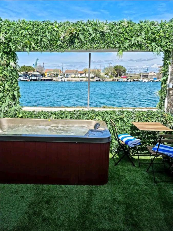 Suite Jaccuzzi En Camargue Port-Saint-Louis-du-Rhône Buitenkant foto